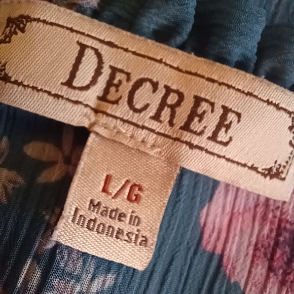 Decree Sheer Floral Peasant Blouse - Picture 7 of 8